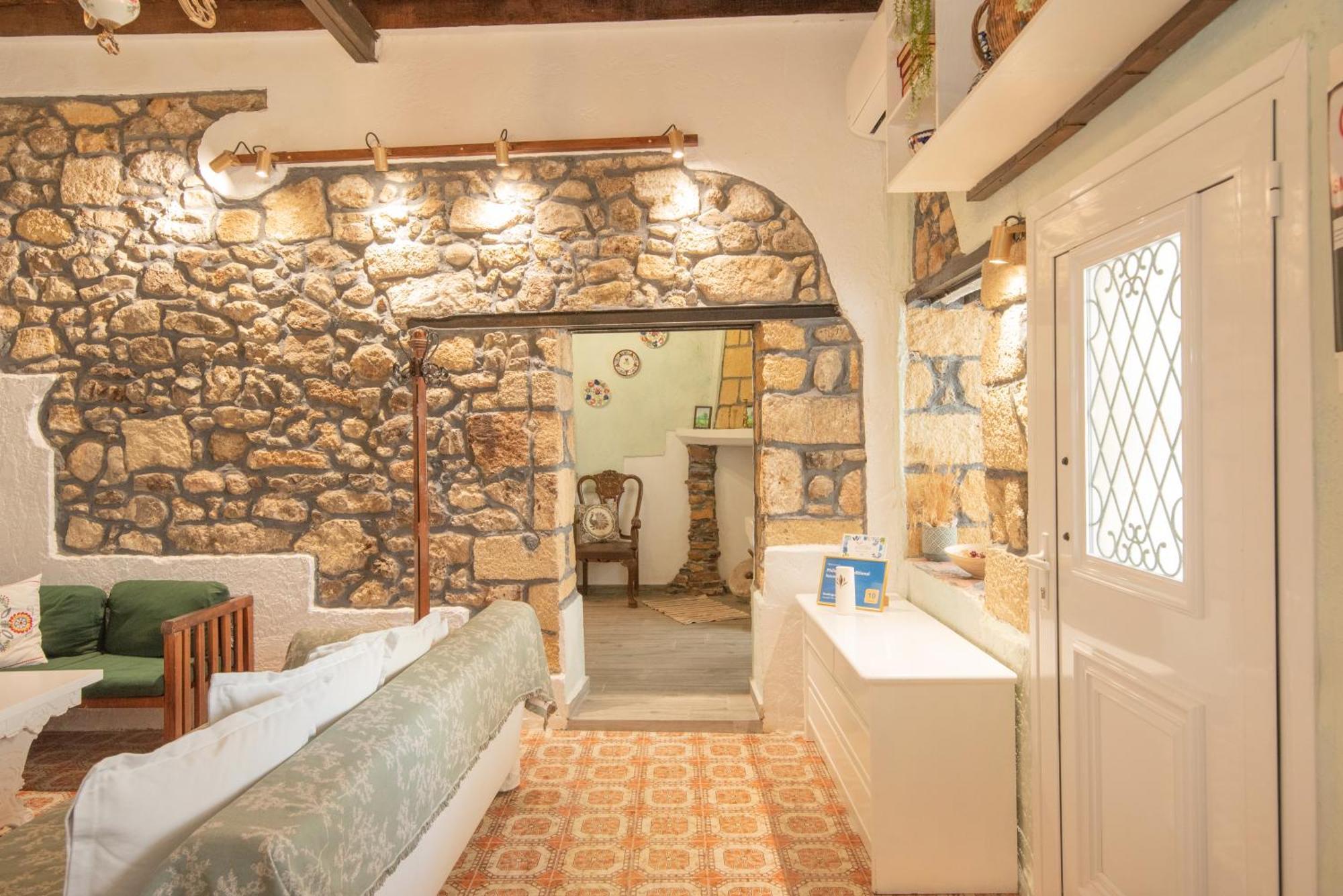 דירה Philoxenia Traditional House