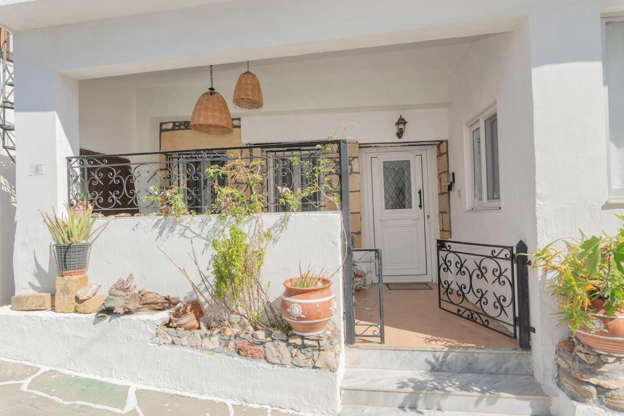 דירה Philoxenia Traditional House *